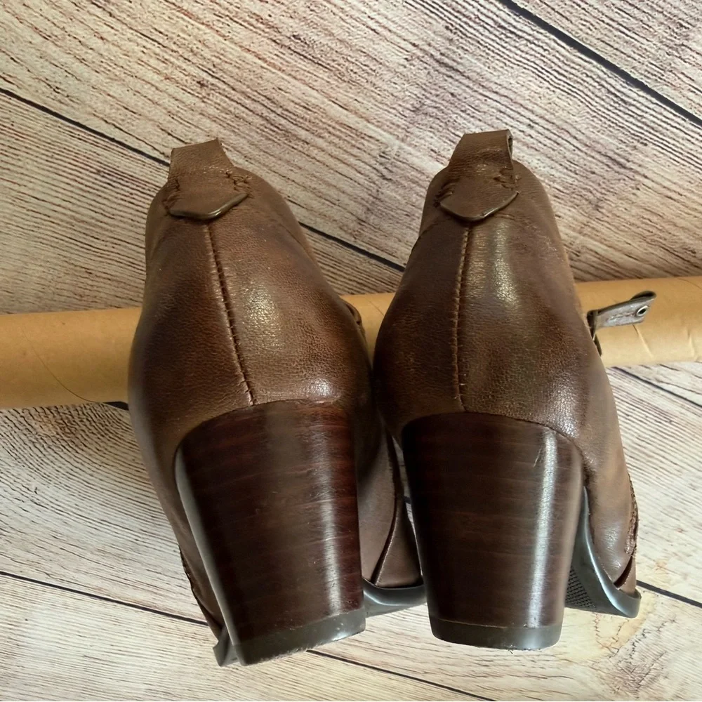 BareTraps Roper Zip Up Round Almond Toe Block Heel Brown Ankle Booties - Picture 5 of 11